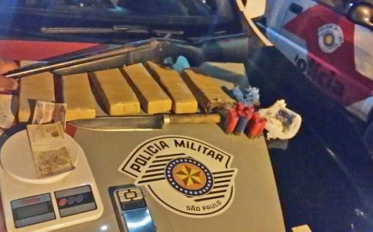 Grande quantidade de maconha e espingarda calibre 12 são apreendidos no Plimec