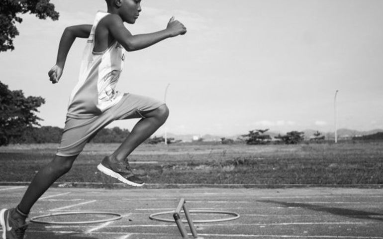 Secretaria de Esportes disponibiliza aulas de atletismo. Confira os horários e as turmas