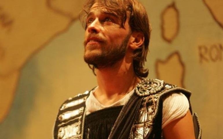 Ex-jogador de futebol, ator do interior de SP concorre a prêmio em Londres: 'O teatro me achou'