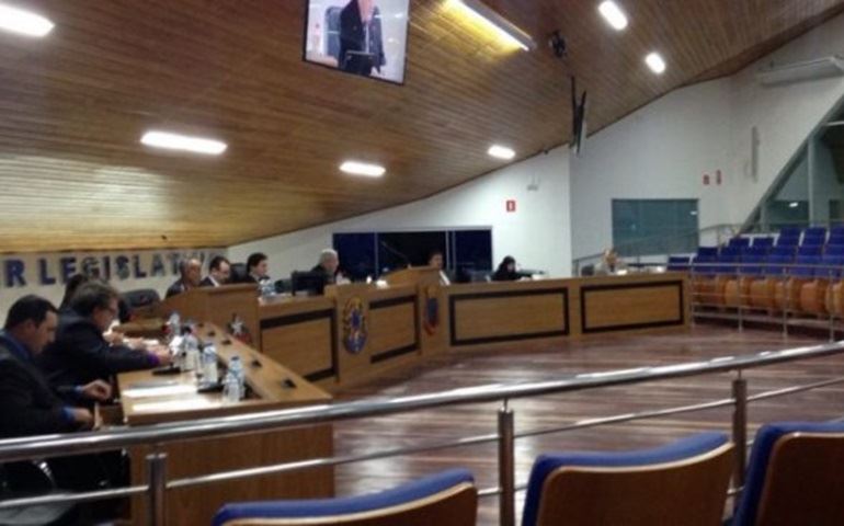 PROJETO AUTORIZA PREFEITURA A UTILIZAR MÁQUINAS E IMPLEMENTOS DE TERCEIROS