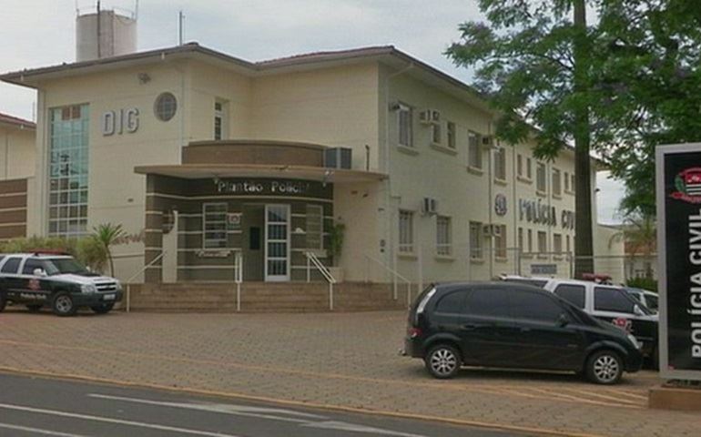 Jovem é detido após agredir funcionário de padaria em tentativa de assalto
