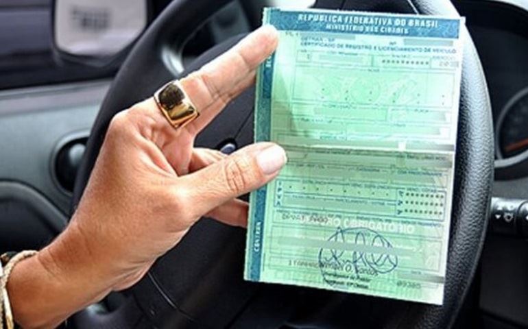 Carros com placas 5 e 6 precisam ser licenciados até 5ª