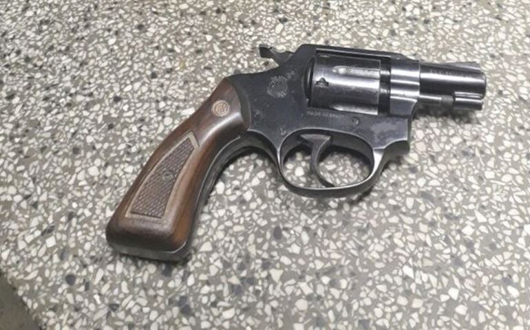 Homem é detido após ser flagrado com arma de fogo em Boituva