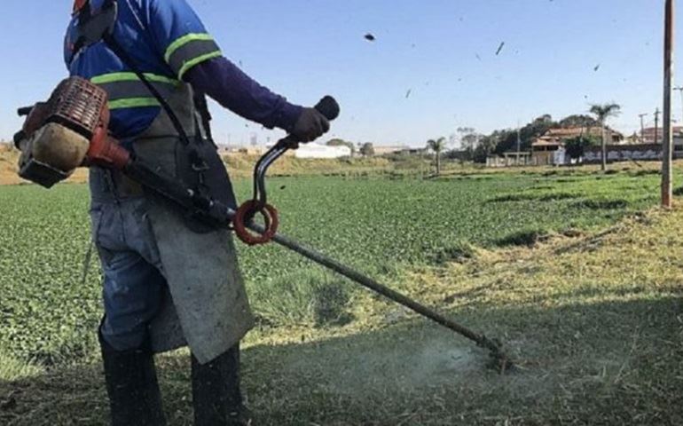 PREFEITURA INICIA LIMPEZA EM LAGO PARA COMBATER PROLIFERAÇÃO DE PERNILONGOS