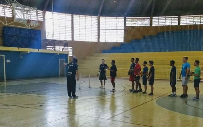 Com mais de 90 anos, Escolhinha de Handebol é destaque da Secretaria de Esportes