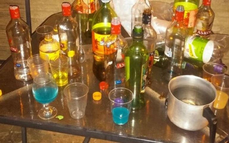 Casal é preso por organizar baile funk regado a álcool e drogas para menores