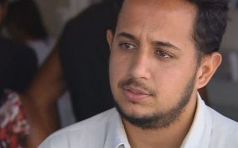 Jovem localiza o dono do cheque assinado em branco