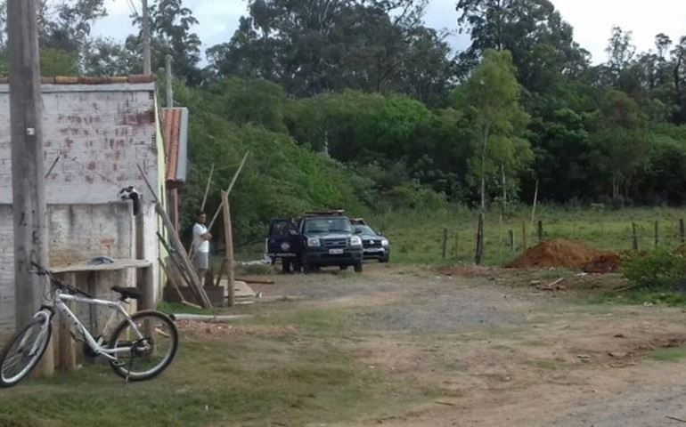 Trio é preso suspeito de comandar tráfico em distrito e aliciar menores para a venda de drogas