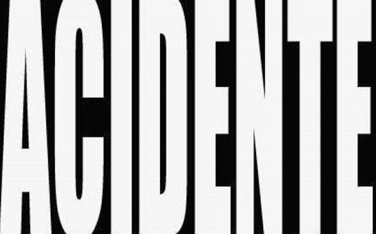 Batida entre ônibus e carro deixa ferido em Avaré