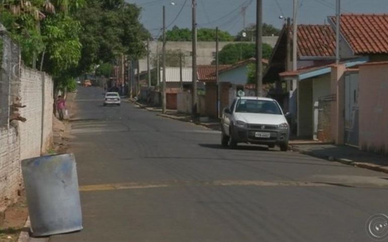 Rapaz é preso após agredir mãe, namorada e enteada com barra de ferro em Iaras