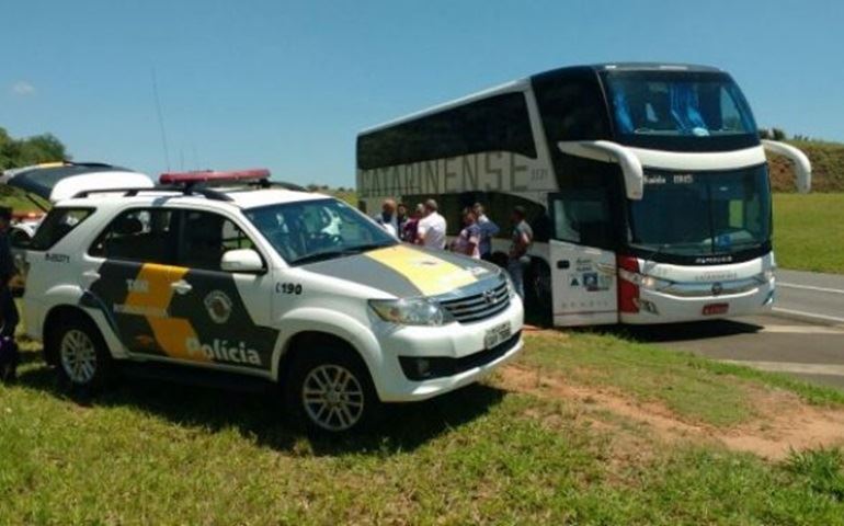 TOR FLAGRA MULHER COM 3 TABLETES DE COCAÍNA