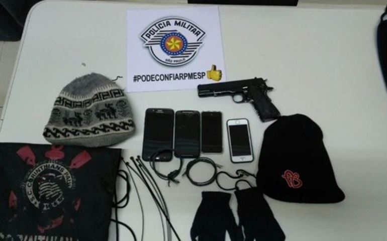 Adolescentes são flagrados com simulacro de arma de fogo em bairro de Avaré