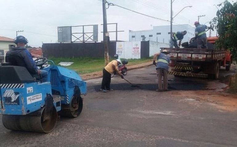 Prefeitura promove limpeza de córregos