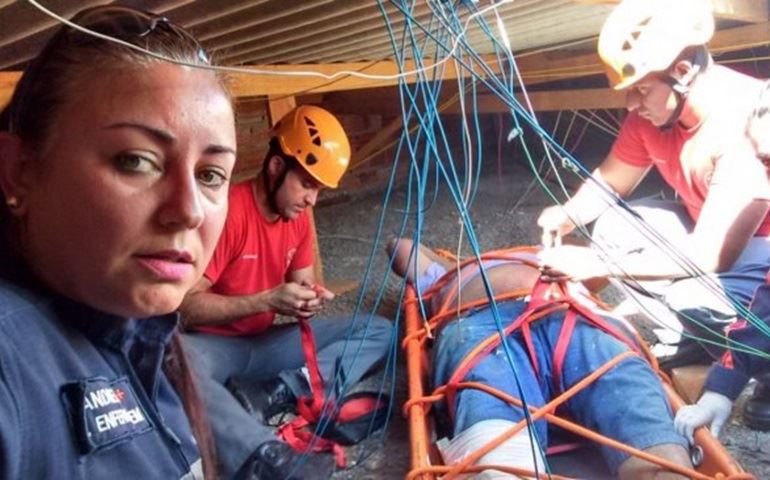 Trabalhador fica gravemente ferido a 6 metros de altura
