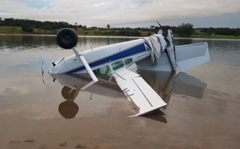 AVIÃO CAI NA REPRESA DE JURUMIRIM EM AVARÉ
