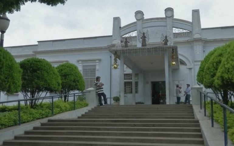Acidente com Kombi deixa trabalhadores rurais feridos em rodovia de Avaré