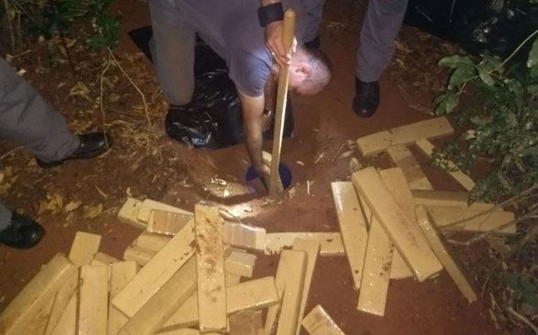 Dupla é presa após ser flagrada com mais de 120 quilos de maconha em Avaré