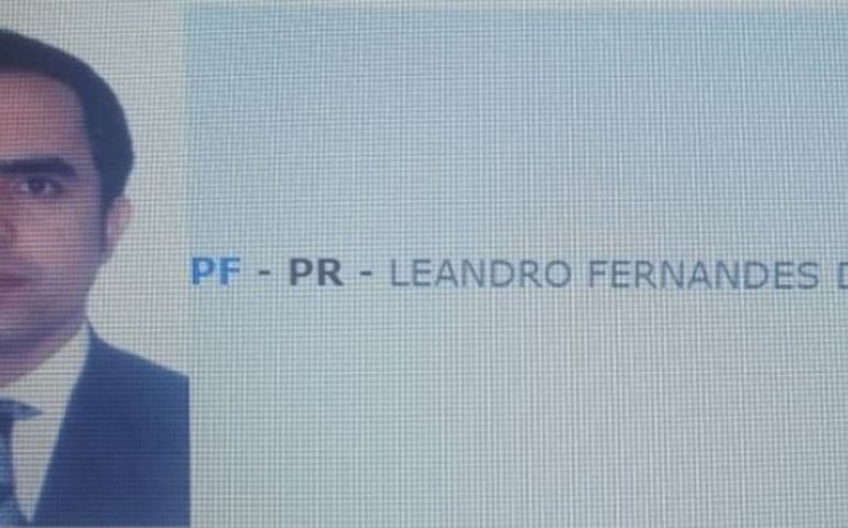 LEANDRO FERNANDES DE SOUZA, após praticar vários golpes de estelionato fugiu para Orlando EUA.