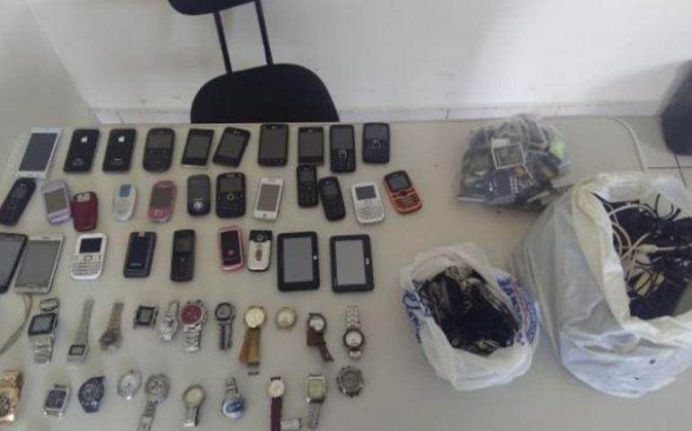 Aposentado é preso no centro da cidade por receptação.