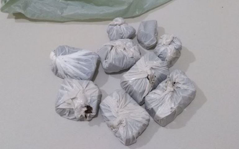 Foragido após saída temporária é recapturado ao ser flagrado com maconha