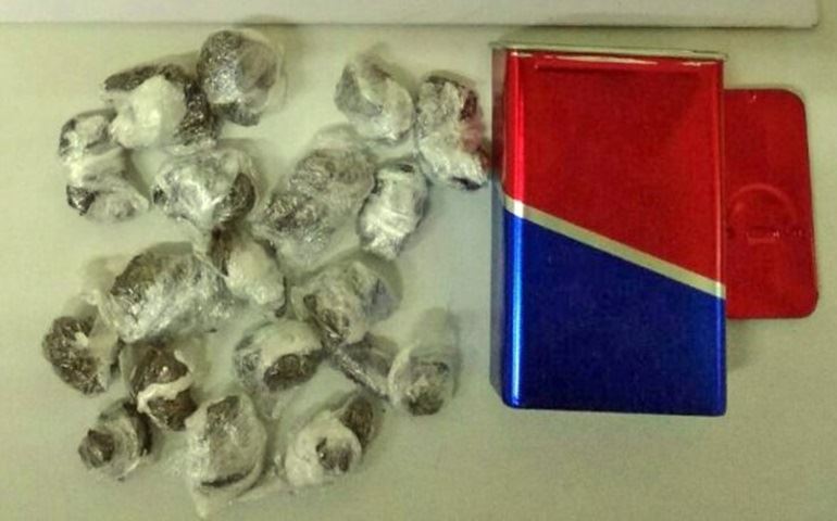 Com apenas 16 anos, é mais um garoto a serviço do tráfico de drogas