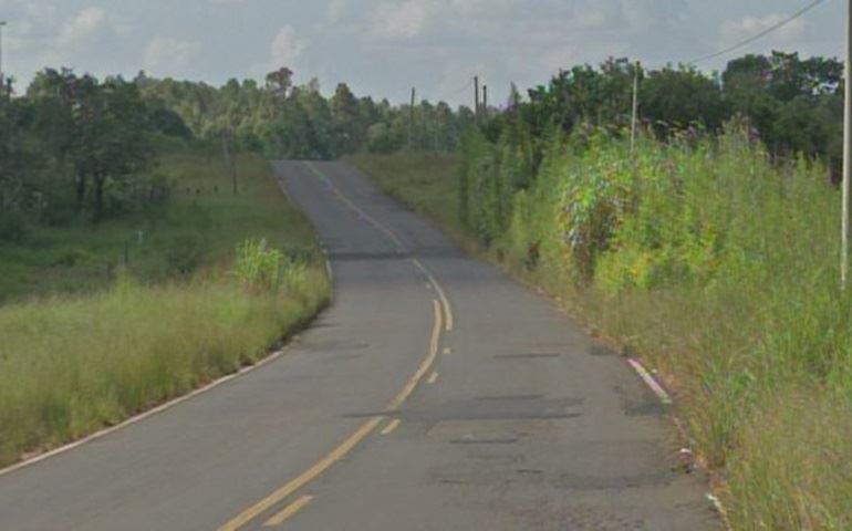 Passageiro morre após carro capotar em estrada vicinal