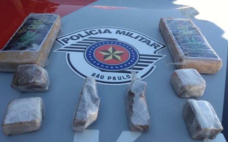 Idoso é flagrado com tijolos de maconha em rodovia de Taquarituba