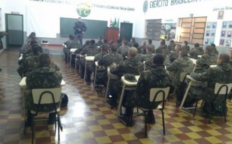 POLÍCIA MILITAR REALIZA PALESTRA DE TÉCNICAS DE DIREÇÃO DEFENSIVA NO TG DE AVARÉ