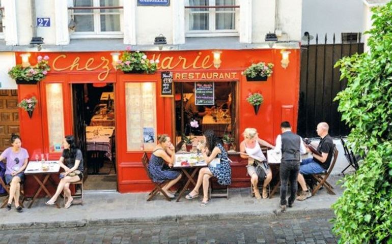 França, restaurantes irão fornecer recepientes para clientes levarem sobras da mesa. ?SACOS DOGGY?