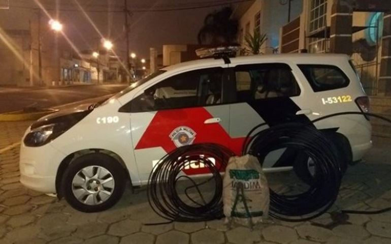 Rapaz é preso suspeito de furtar mais de 80 metros de fios de telefone em rodovias de Avaré