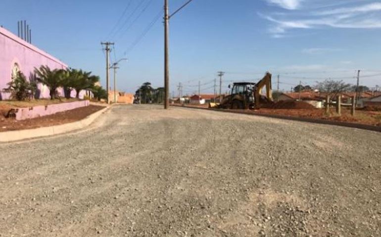 Teve início a pavimentação de acesso entre Vila Jardim e Nova Água Branca