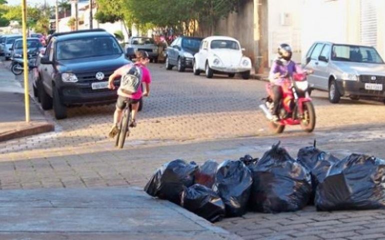 Falta de EPIs impossibilita coleta de lixo na cidade