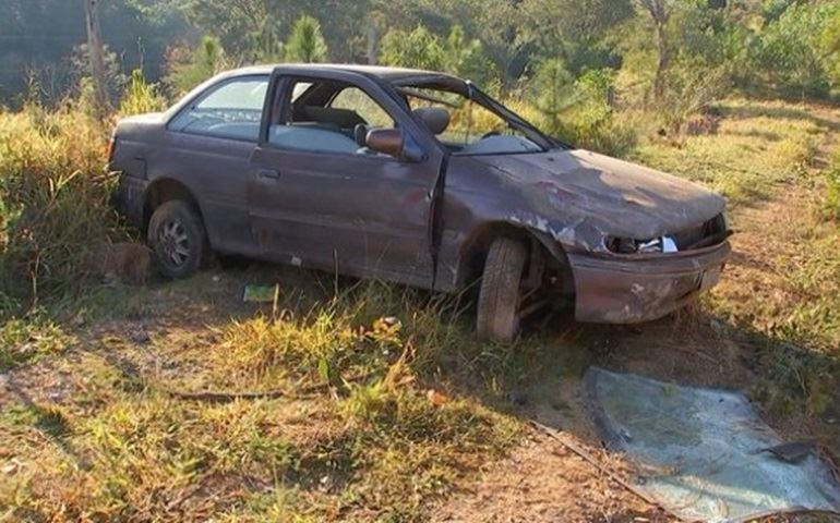 Carro perde freio em ladeira na Vila Belo Horizonte em Itapetininga