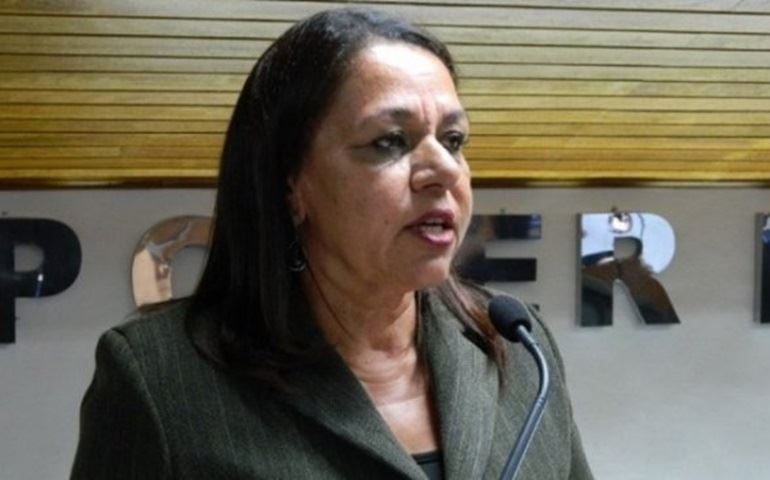 Marialva faz séria denúncia sobre servidora da Saúde