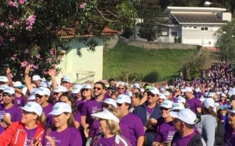 MAIS DE 800 PESSOAS PARTICIPAM DA CAMINHADA UNIMED EM AVARÉ