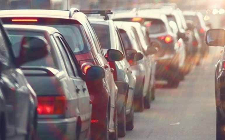 Donos de veículos que não quitarem dívidas do IPVA poderão ser multados