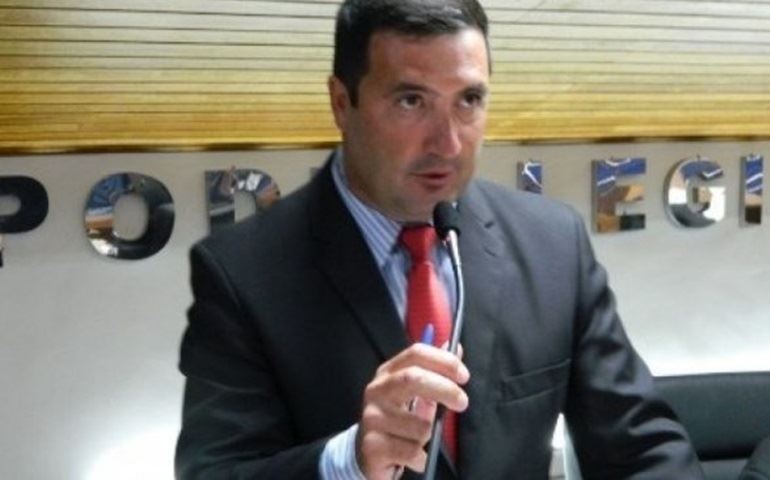 Vereador fez acordo em caso de celular roubado