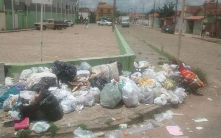 RECLAMAÇÕES E DÚVIDAS, POPULAÇÃO ESTÁ REVOLTADA COM FALTA DE PLANEJAMENTO DA COLETA DE LIXO EM AVARÉ