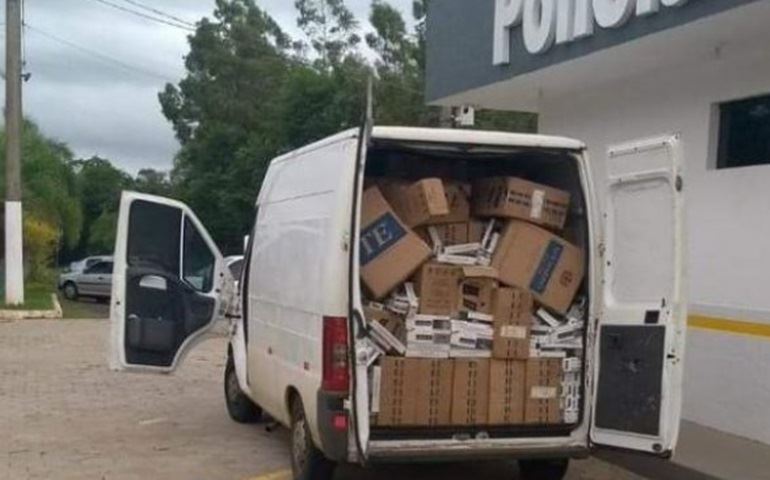 Polícia Rodoviária apreende 55 mil maços de cigarros contrabandeados em Avaré