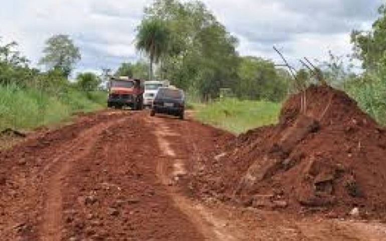 Motorista fica ferido ao capotar carro em estrada vicinal em Avaré