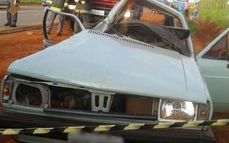 Polícia apura se motorista morto com amigos em acidente estava bêbado
