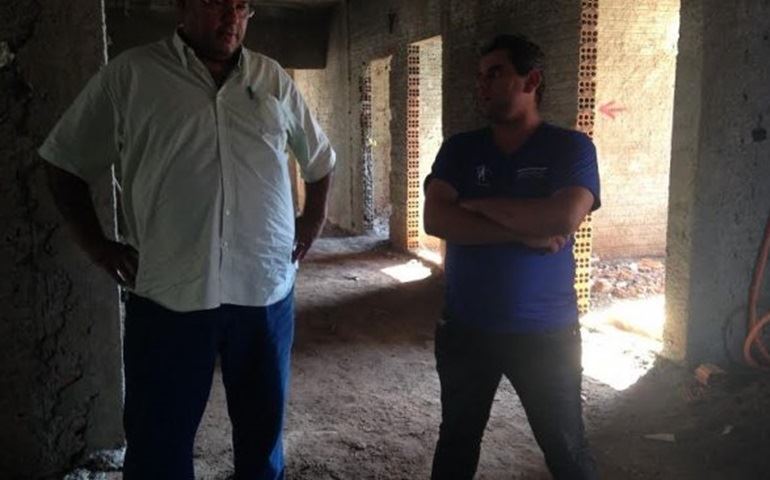 Prefeito confere serviços na UBS do Ipiranga