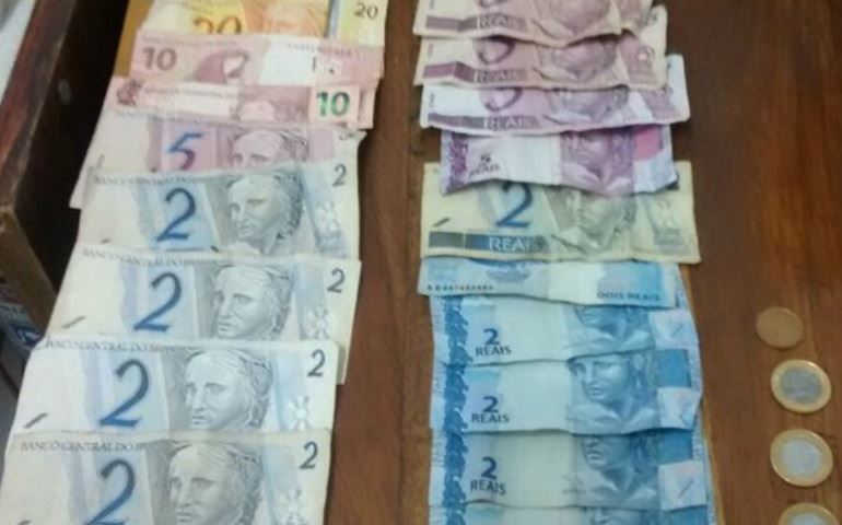 Menor é apreendido e rapaz é preso com porções de maconha em Piraju