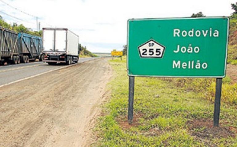 Capotamentos deixam dois feridos em rodovias da região de Avaré