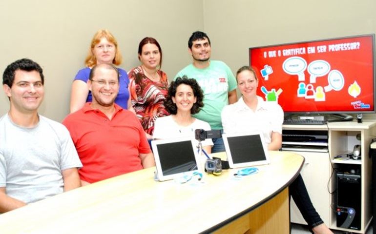 Tecnologia: FMB implanta laboratório para inovar no ensino Desde janeiro deste ano, professores da