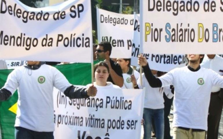 DELEGADOS DE BOTUCATU E REGIÃO PRESENTES NO ATO DE MANIFESTAÇÃO EM S. PAULO