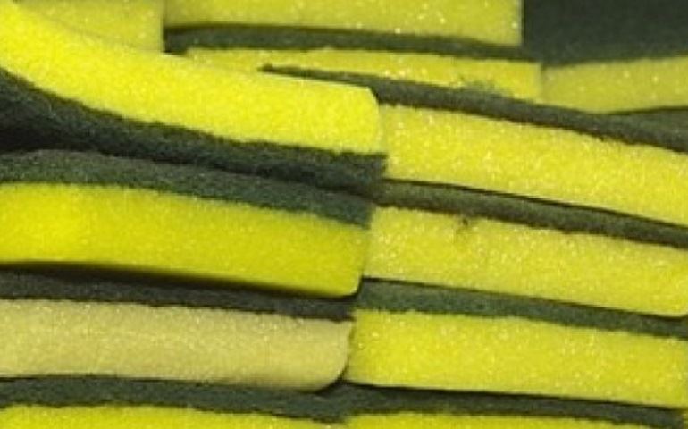 Parceria arrecadará esponjas de louças para reciclagem