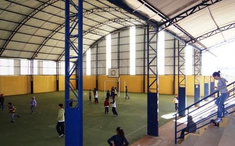 Prefeitura inaugura quadra poliesportiva da EMEB Fausto Rodrigues