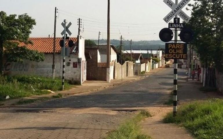 Menino com perna decepada por trem foi arrastado por 100m, diz polícia