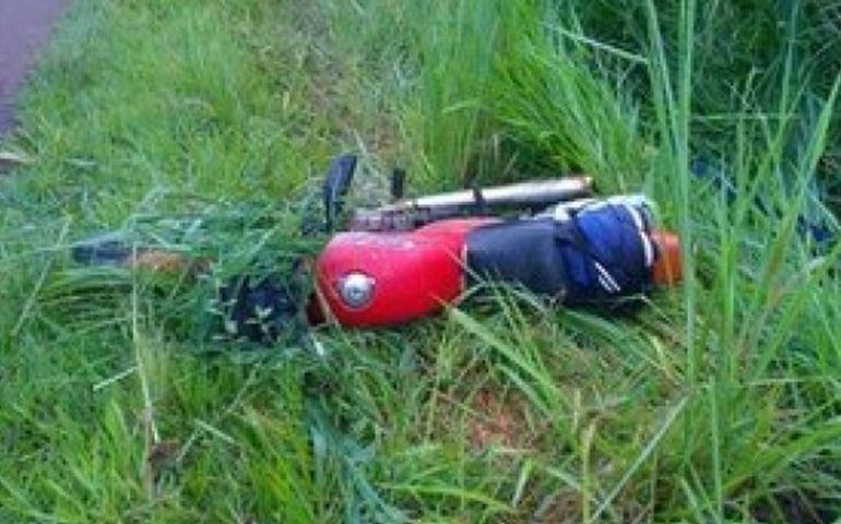 Homem é encontrado morto ao lado de motocicleta em rodovia de Piraju